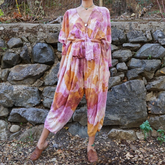 Organic bamboo clothing, Bamboo clothing for women, Natural fiber clothing , Made in america , green living, sustainable materials, sustainable designers, cochineal colour, red dye bugs, cochineal, plants used for dyes, dyes and pigments,silk art, artist, eco friendly clothing materials, mountain, wearable art, natural dye, plant dye, 